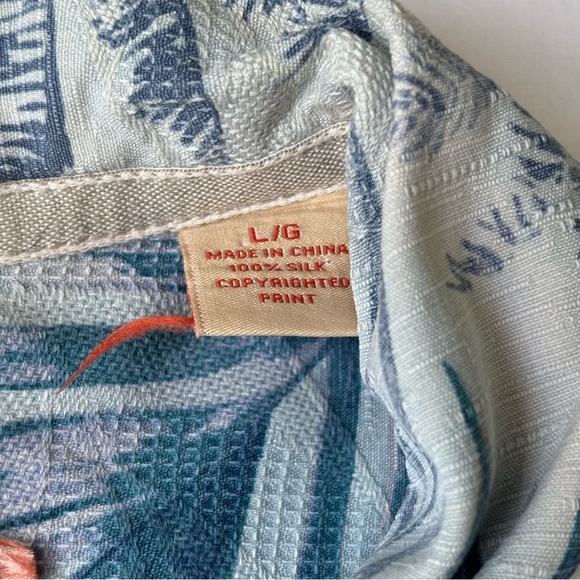 Tommy Bahama 100% Silk Blue and White Casual Button Down Shirt - Picture 8 of 11